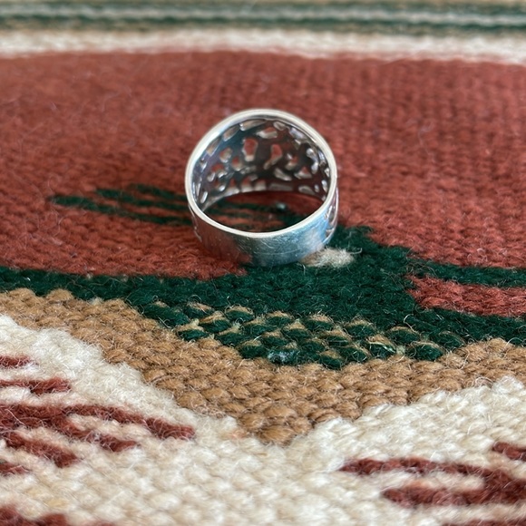 Silver CutOut Design Ring - Picture 4 of 4